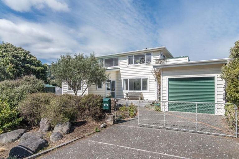 Photo of property in 8 Te Miti Street, Paekakariki, 5034