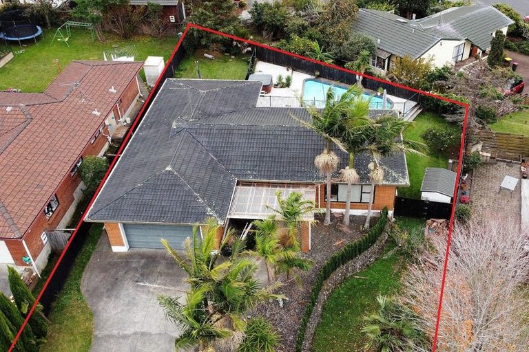 Photo of property in 8 La Perouse Street, Botany Downs, Auckland, 2010