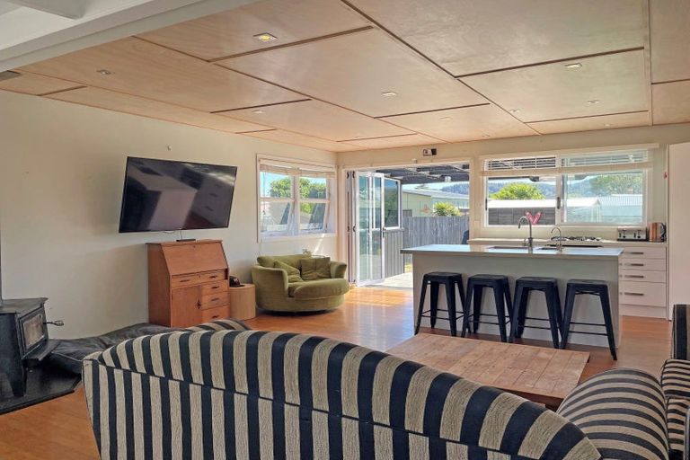 Photo of property in 114 Chartwell Avenue, Whangamata, 3620