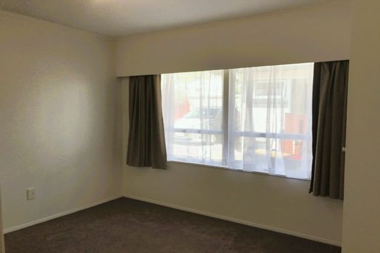 Photo of property in 2/25 Wellington Street, Papakura, 2110