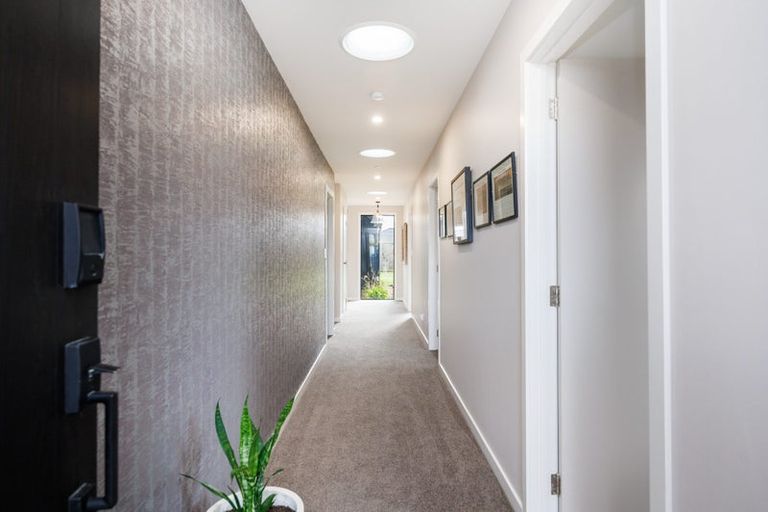 Photo of property in 4 Sardinia Grove, Fitzherbert, Palmerston North, 4410