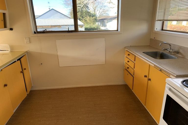 Photo of property in 2/13 Mannering Place, Hillcrest, Auckland, 0627