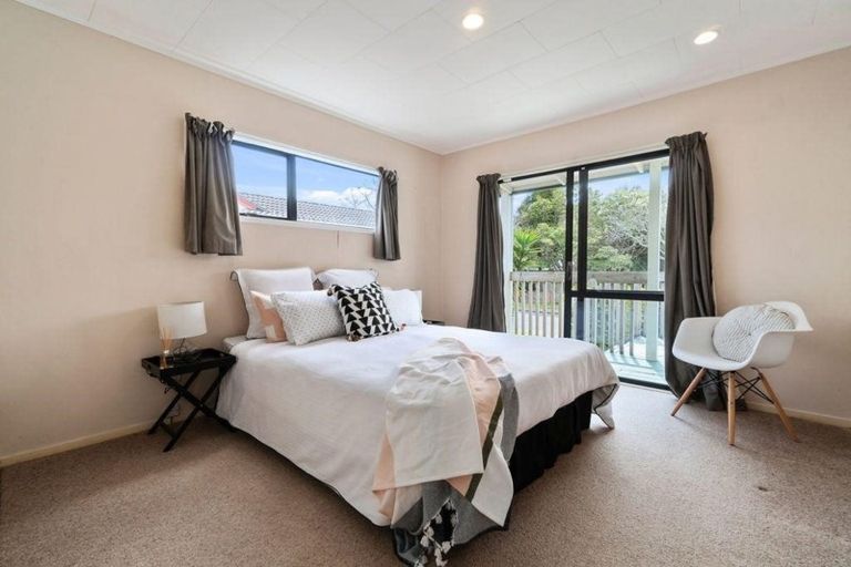 Photo of property in 21 Redlands Grove, Swanson, Auckland, 0612