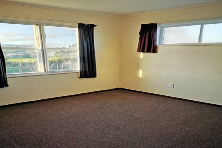 Photo of property in 56 Stewart Drive, Newlands, Wellington, 6037