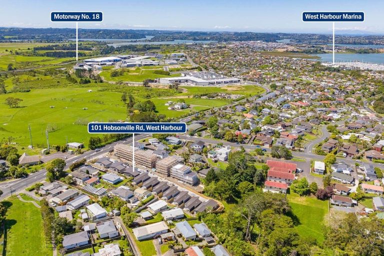 Photo of property in 3/101 Hobsonville Road, West Harbour, Auckland, 0618