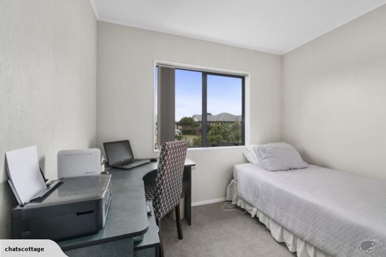 Photo of property in 71 Rhodes Drive, Kelvin Grove, Palmerston North, 4414