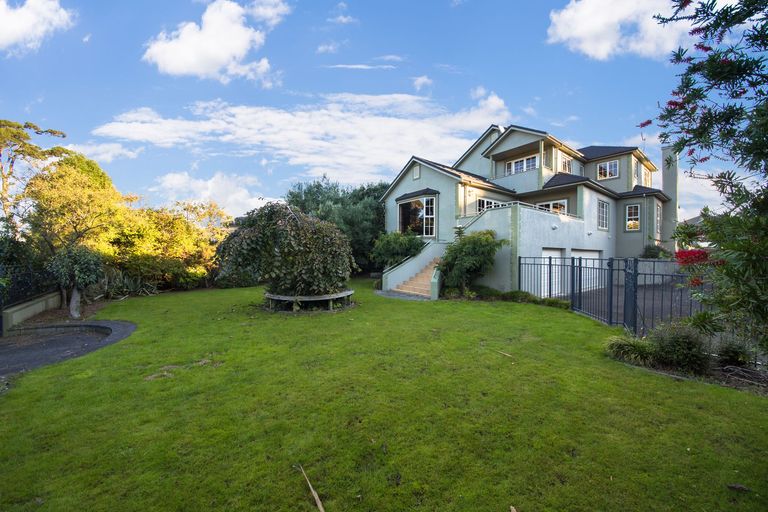 Photo of property in 11 The Oaks, Awapuni, Palmerston North, 4412