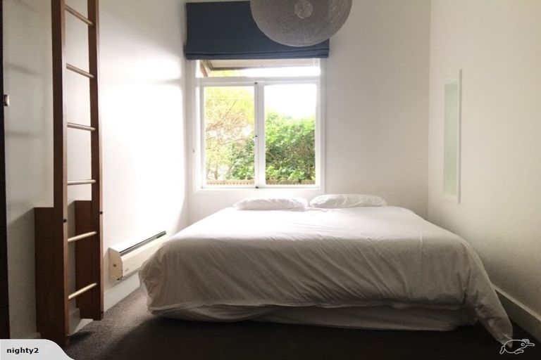 Photo of property in 2 Maramanui Way, Karaka Bays, Wellington, 6022