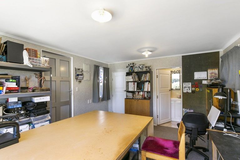 Photo of property in 9 Frobisher Street, Island Bay, Wellington, 6023