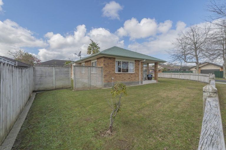 Photo of property in 14 Carisbrook Crescent, Papakura, 2110