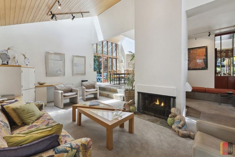 Photo of property in 14 Kingsclere Place, Goodwood Heights, Auckland, 2105