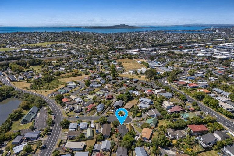 Photo of property in 7 Camilla Grove, Totara Vale, Auckland, 0629