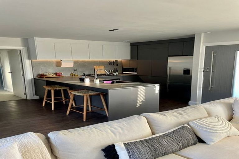 Photo of property in 12a Hinton Place, Weymouth, Auckland, 2103