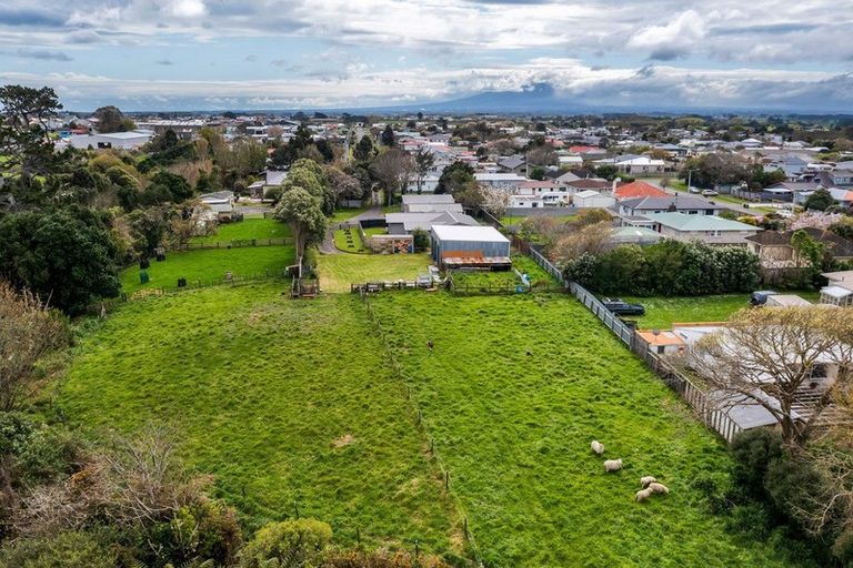 Photo of property in 4 Douglas Street, Hawera, 4610