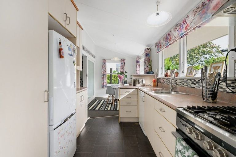 Photo of property in 14 Caernarvon Street, Dinsdale, Hamilton, 3204