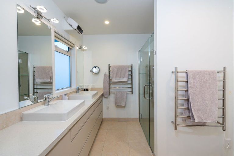 Photo of property in 5 Pukenamu Road, Rainbow Point, Taupo, 3330