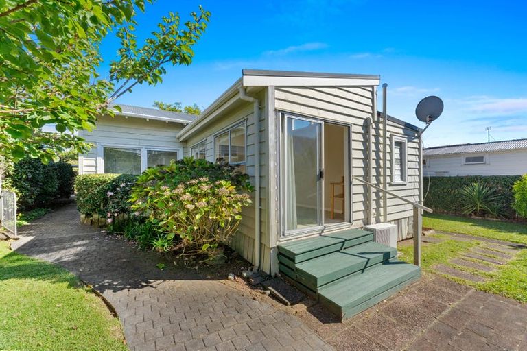 Photo of property in 3 Frieston Road, Milford, Auckland, 0620