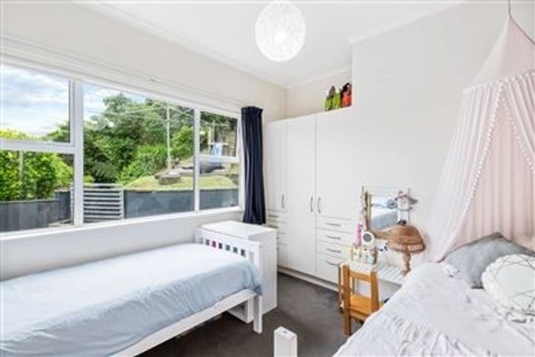 Photo of property in 19 Black Rock Road, Newlands, Wellington, 6037