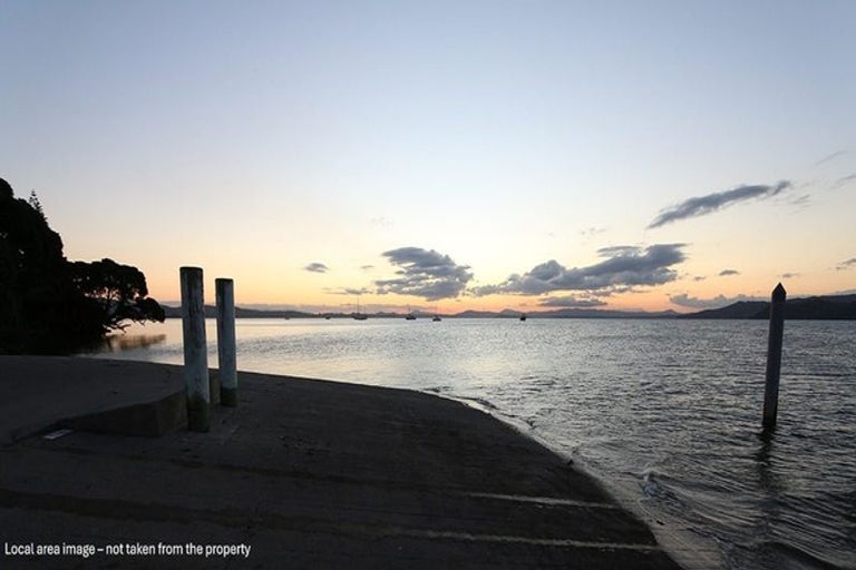 Photo of property in 13 Te Taniwha Road, One Tree Point, 0118