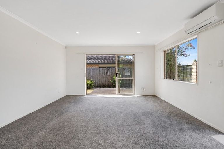 Photo of property in 53 Bay Street, Red Beach, 0932