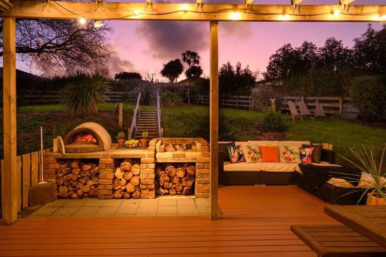 Photo of property in 5 Gavinike Place, Waimauku, 0812