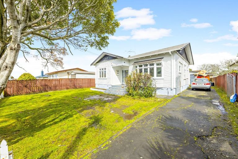 Photo of property in 2 Mckean Avenue, Manurewa, Auckland, 2102
