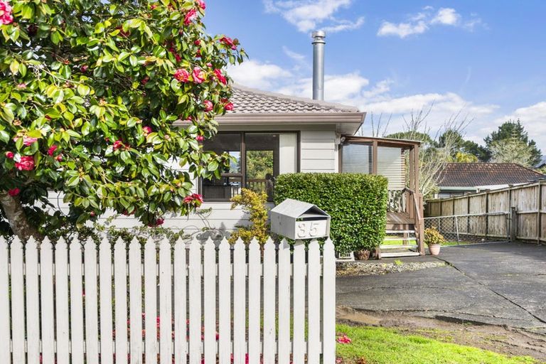 Photo of property in 35 Rehia Road, Massey, Auckland, 0614