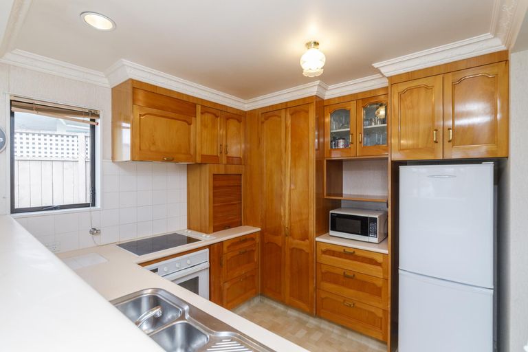 Photo of property in 1 Wincanton Place, Awapuni, Palmerston North, 4412