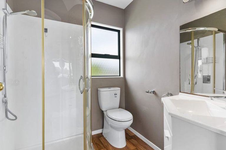 Photo of property in 4a Holiday Road, Stanmore Bay, Whangaparaoa, 0932