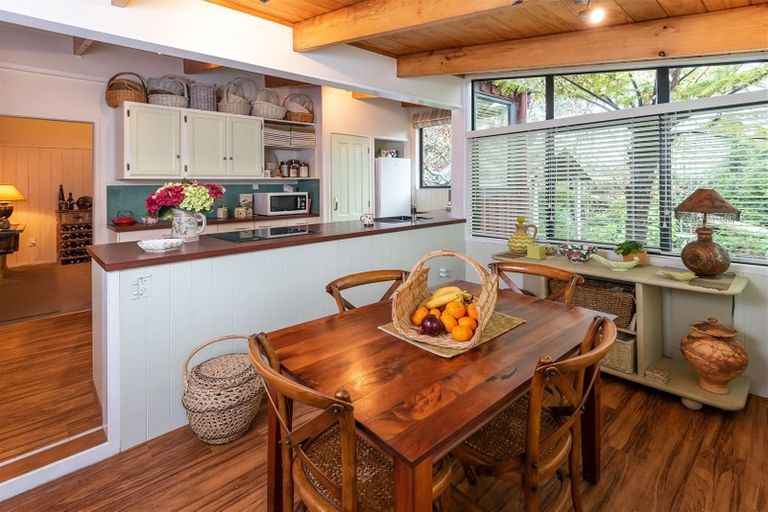 Photo of property in 18 Tanglewood Place, Cockle Bay, Auckland, 2014