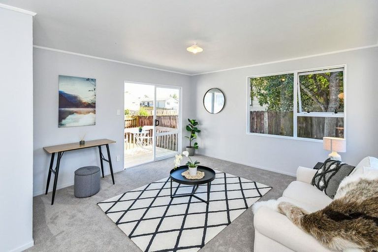 Photo of property in 2/18 Silver Creek Road, Weymouth, Auckland, 2103