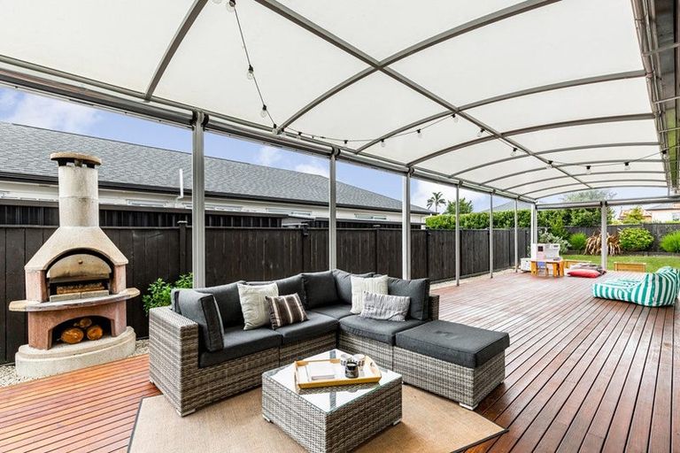 Photo of property in 9 Walter Ruddock Avenue, Kumeu, 0810