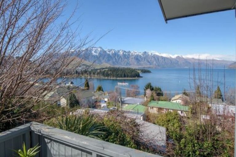 Photo of property in 18 Lomond Crescent, Queenstown, 9300