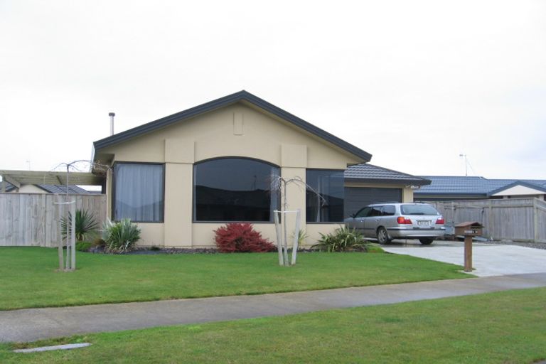 Photo of property in 10 Daniel Place, Kelvin Grove, Palmerston North, 4414