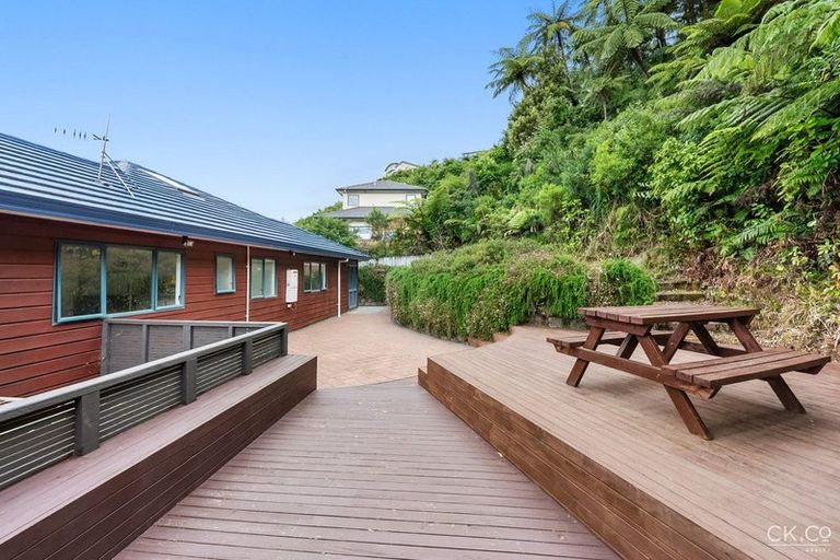 Photo of property in 9 Fernridge Way, Tirohanga, Lower Hutt, 5010