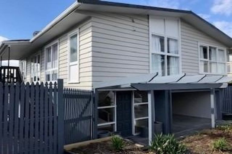 Photo of property in 305 Te Atatu Road, Te Atatu South, Auckland, 0610