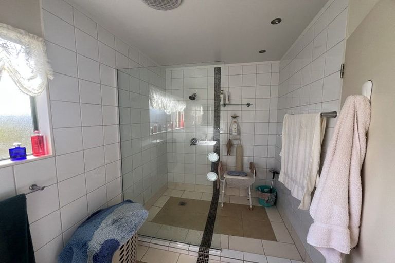 Photo of property in 1361b Whangaparaoa Road, Army Bay, Whangaparaoa, 0930