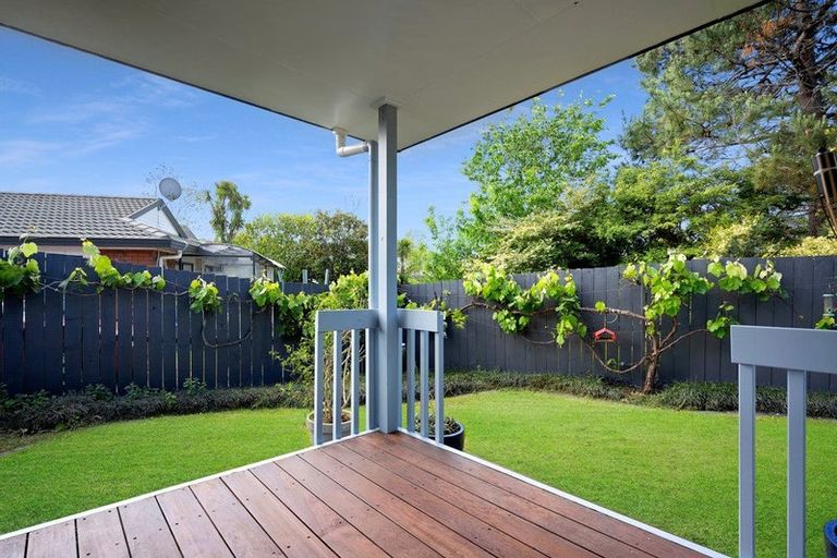 Photo of property in 9 Wyatt Place, Glendene, Auckland, 0602