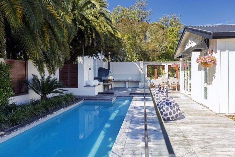 Photo of property in Blackhorse Cottage, 14 Iwa Street, Mapua, 7005