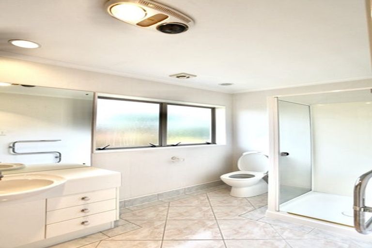 Photo of property in 7 Corta Bella Place, Golflands, Auckland, 2013