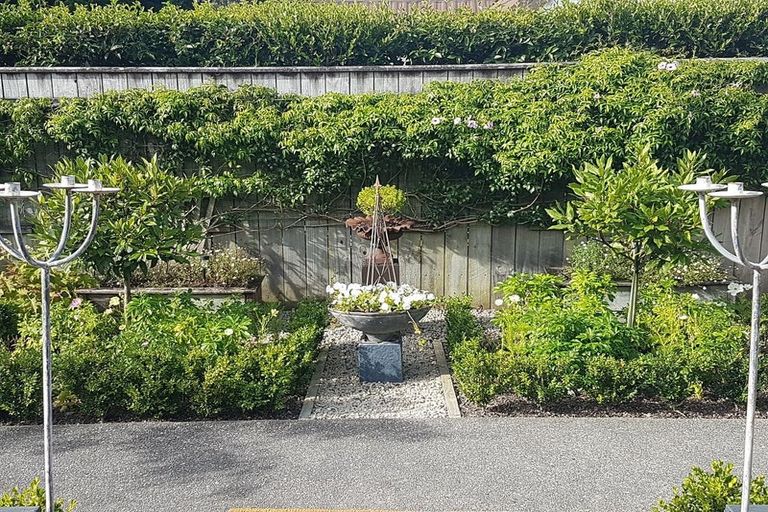 Photo of property in 7 Graham Grove, Waikanae, 5036