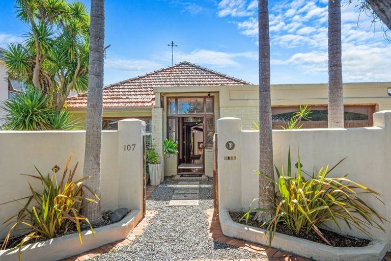 Photo of property in 107 Vauxhall Road, Narrow Neck, Auckland, 0624