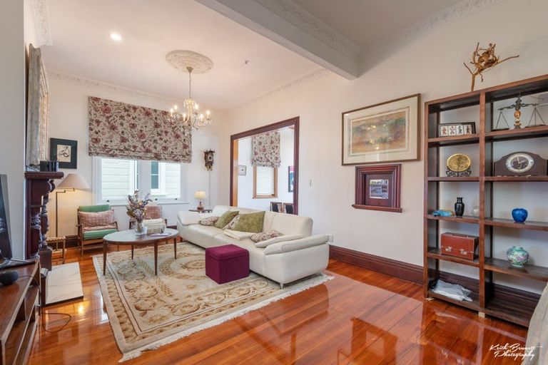 Photo of property in 37 Grant Road, Thorndon, Wellington, 6011