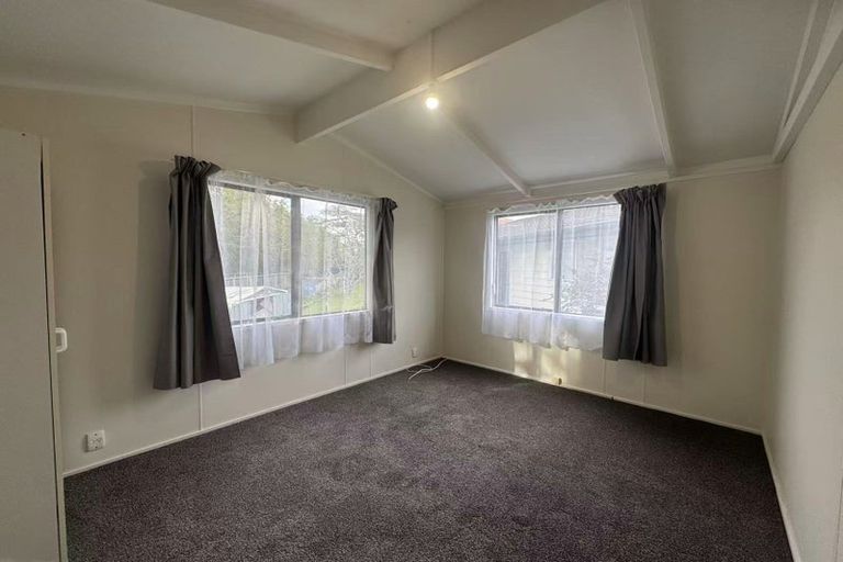 Photo of property in 20 Serwayne Place, Sunnyvale, Auckland, 0612