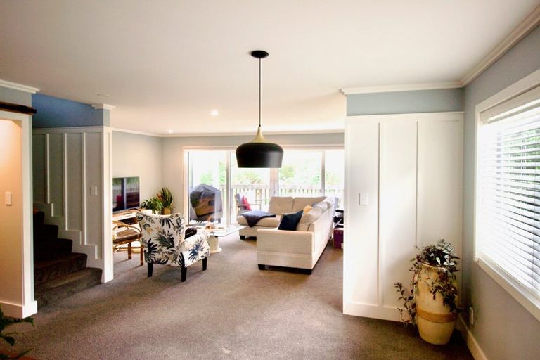 Photo of property in 17a Target Road, Totara Vale, Auckland, 0629