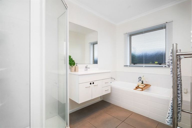 Photo of property in 58 Farringdon Avenue, Rototuna North, Hamilton, 3210