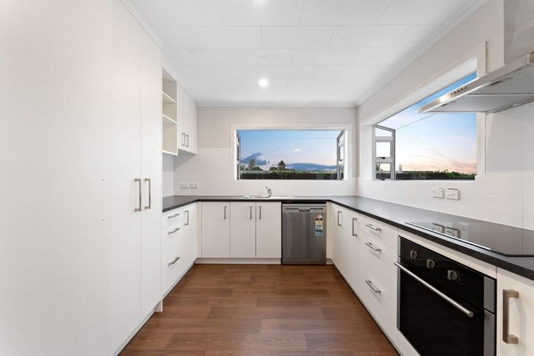 Photo of property in 188 Waimumu Road, Massey, Auckland, 0614