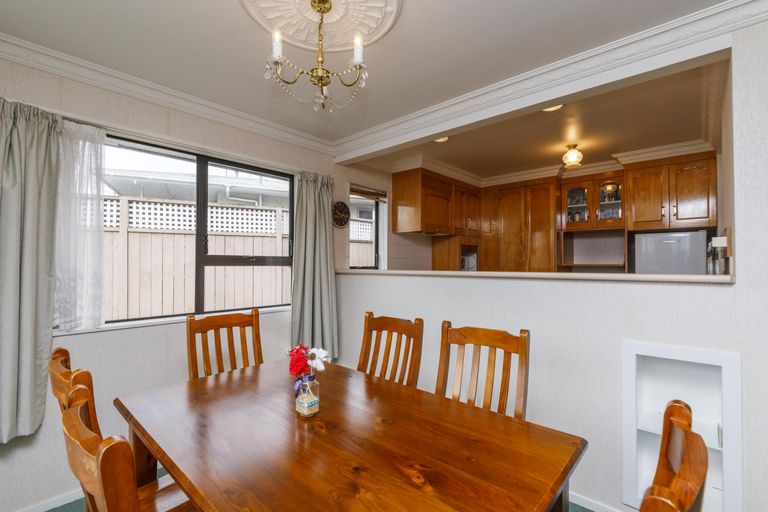 Photo of property in 1 Wincanton Place, Awapuni, Palmerston North, 4412