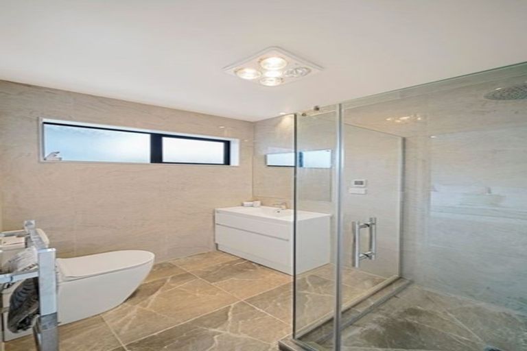 Photo of property in 2 Frazen Avenue, Papakura, 2110