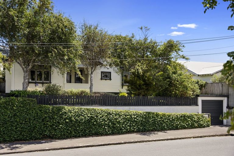 Photo of property in 32 Cutfield Road, New Plymouth, 4310